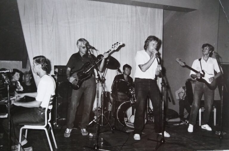 Rock Hotell, tavaline keika 1982 a. Margus Kappel, Heigo Mirka, Ivo Linna, Harry Kõrvits ja Andres Põldroo. Foto erakogust
